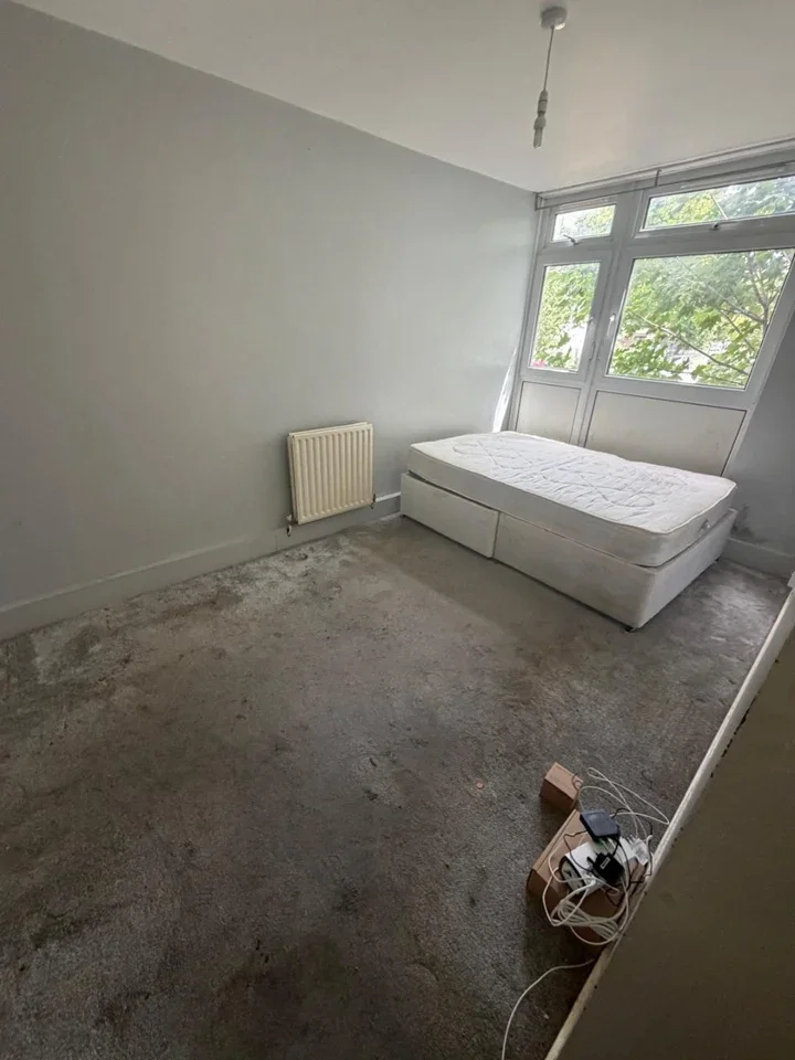 Room St James's Crescent in Greater London