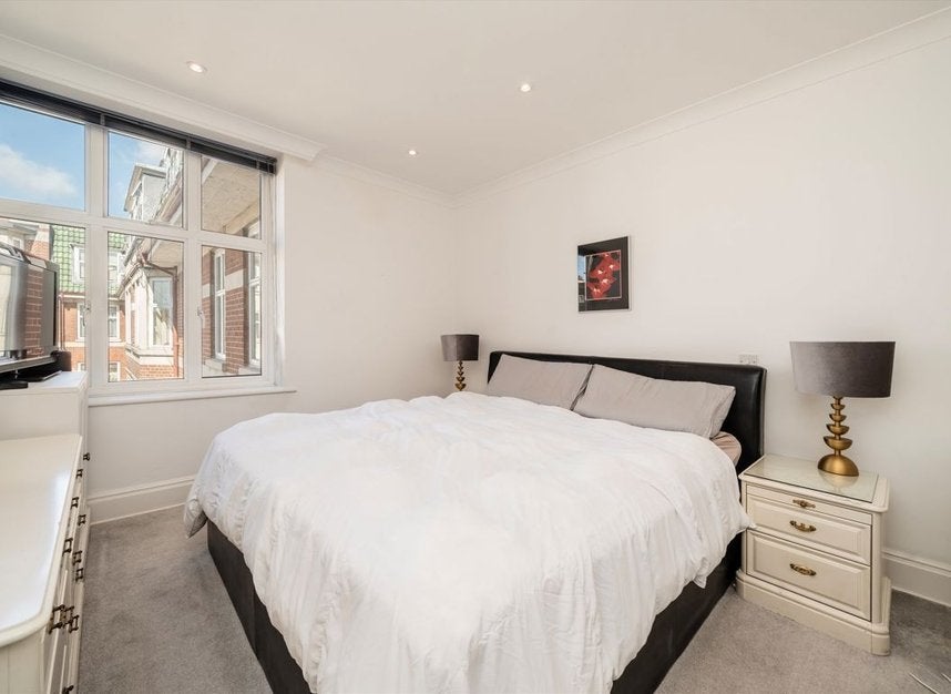 Flat Haven Green in Greater London