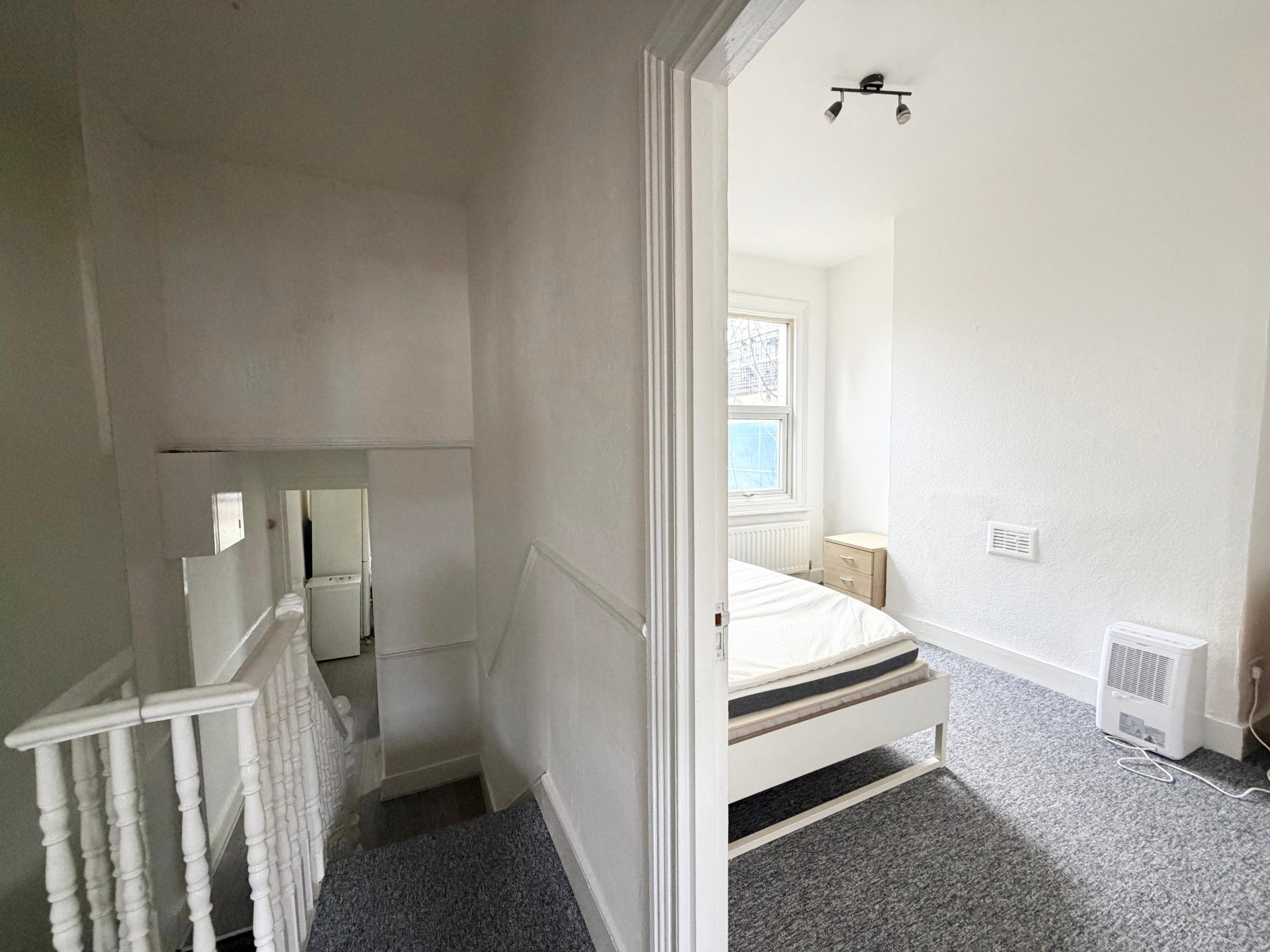 Flat Winchelsea Road in Greater London