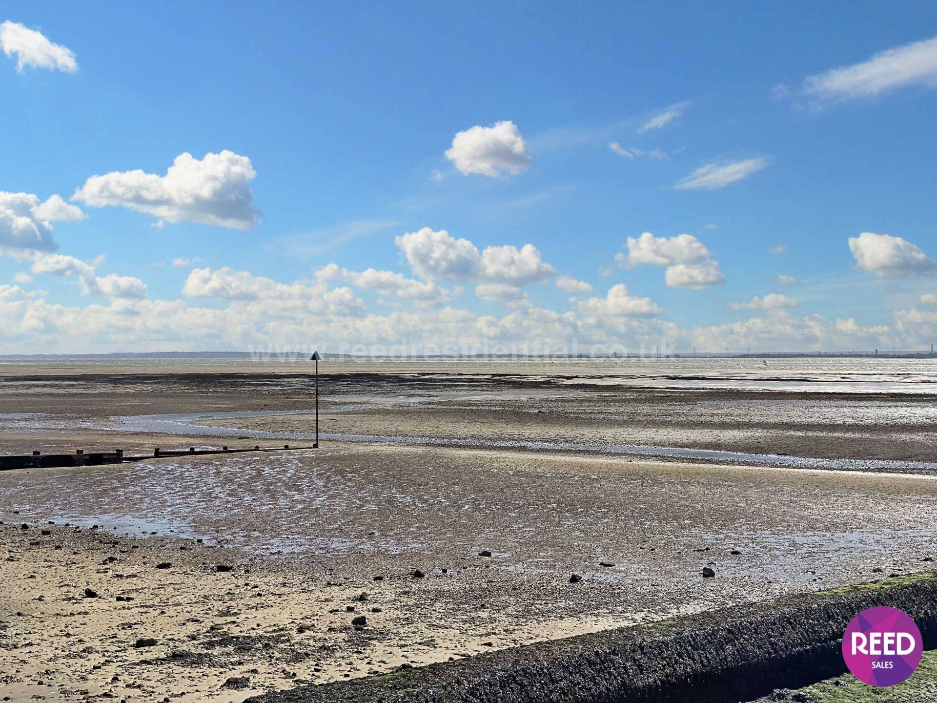 Flat Chalkwell Esplanade in Southend-on-Sea