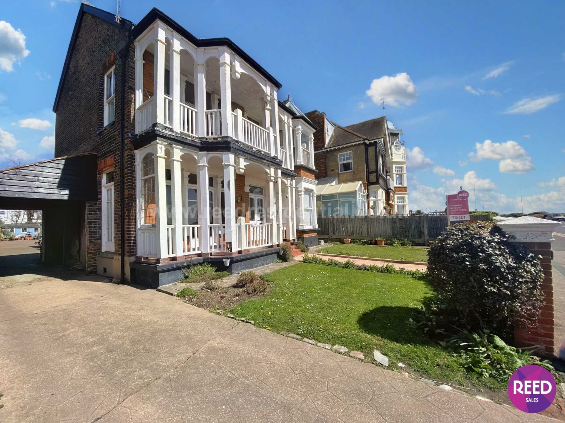 Flat Chalkwell Esplanade in Southend-on-Sea