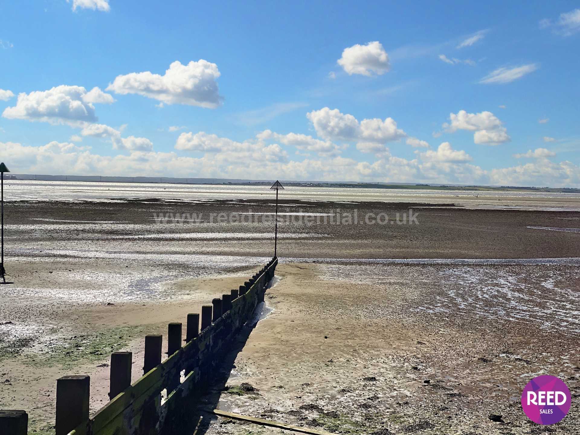 Flat Chalkwell Esplanade in Southend-on-Sea