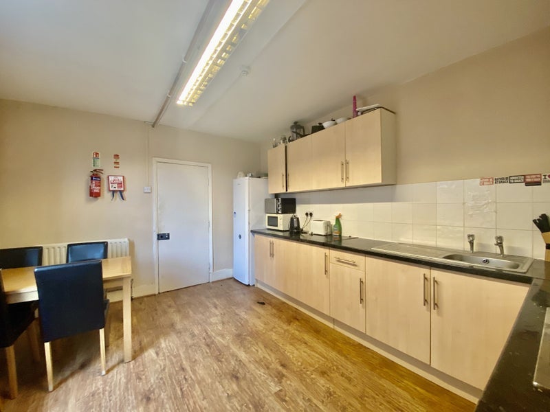 Room Radford Road in Royal Leamington Spa