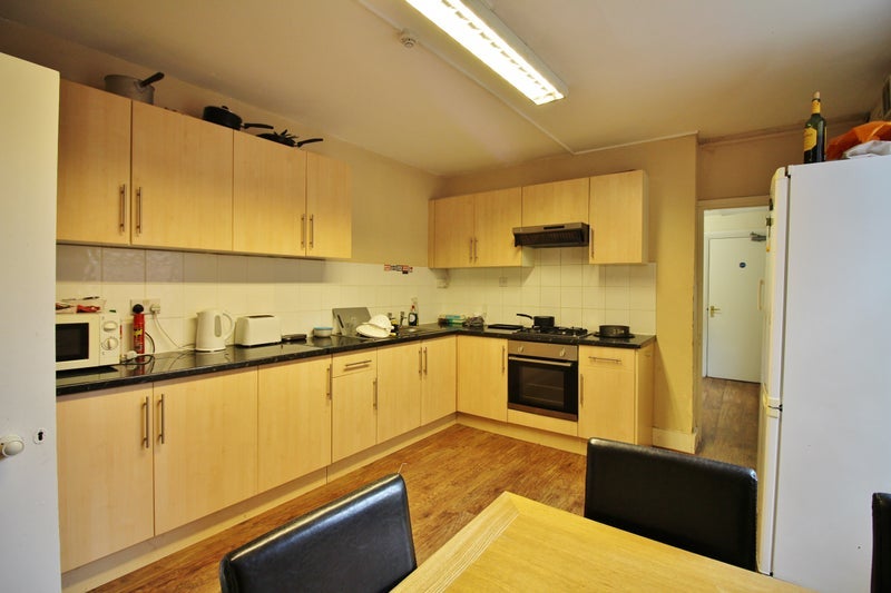 Room Radford Road in Royal Leamington Spa