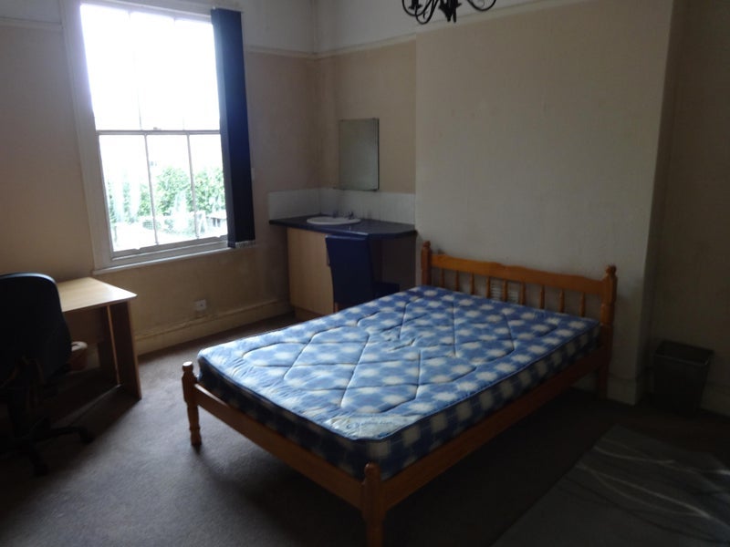 Room Radford Road in Royal Leamington Spa