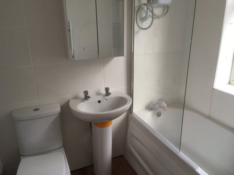 Room Crampton Drive in Trafford