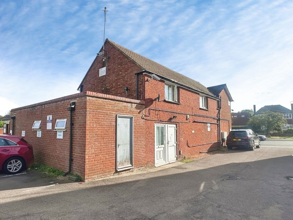 Flat Nicholls Close in Barton-le-Clay
