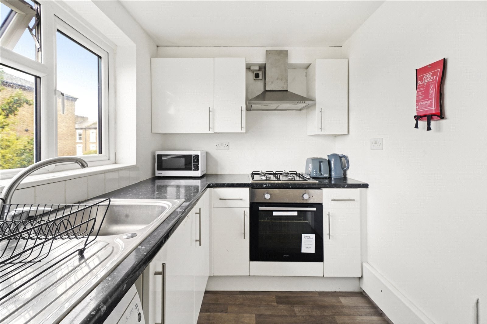Flat Hazellville Road in Greater London