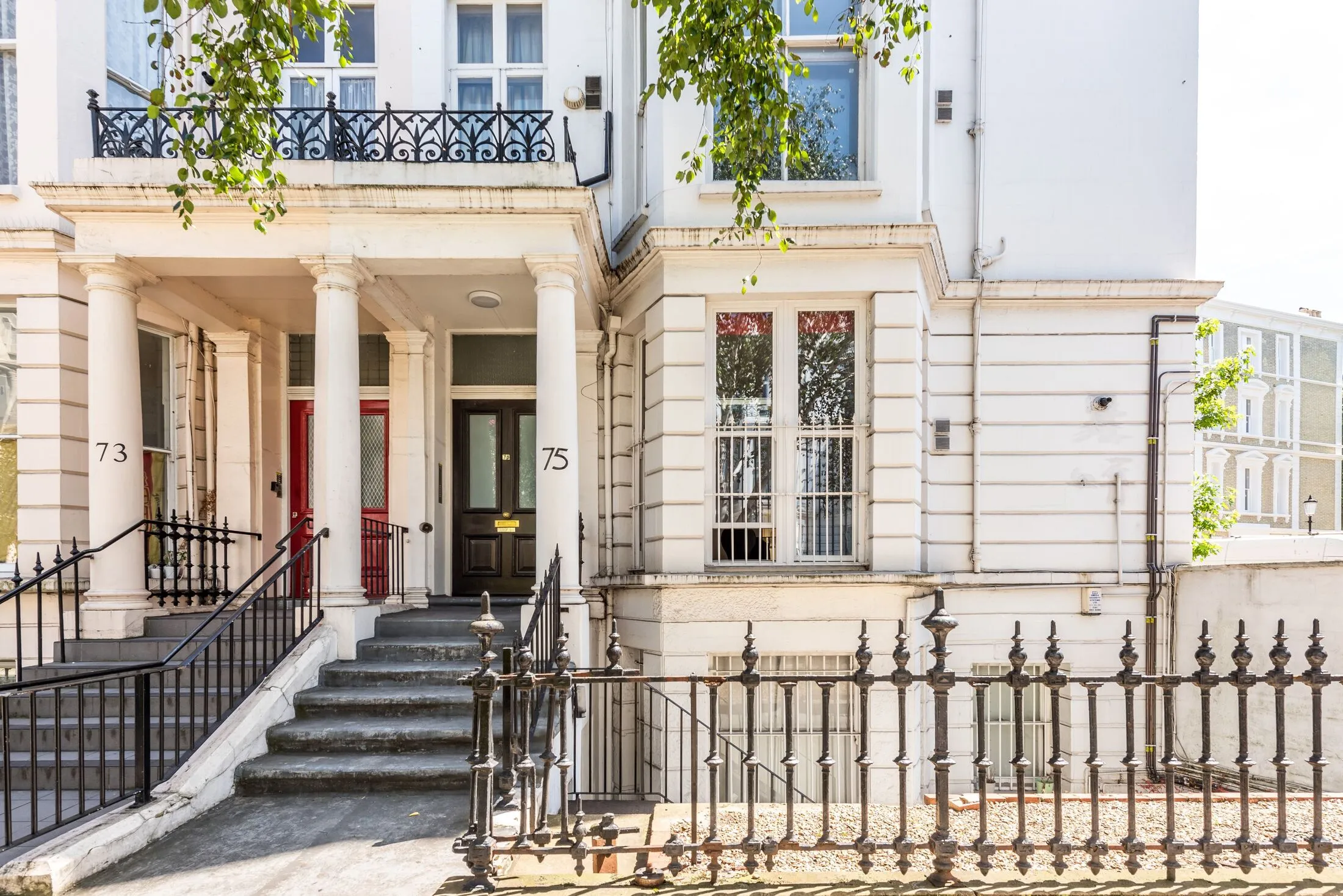 Flat Warwick Road in Greater London