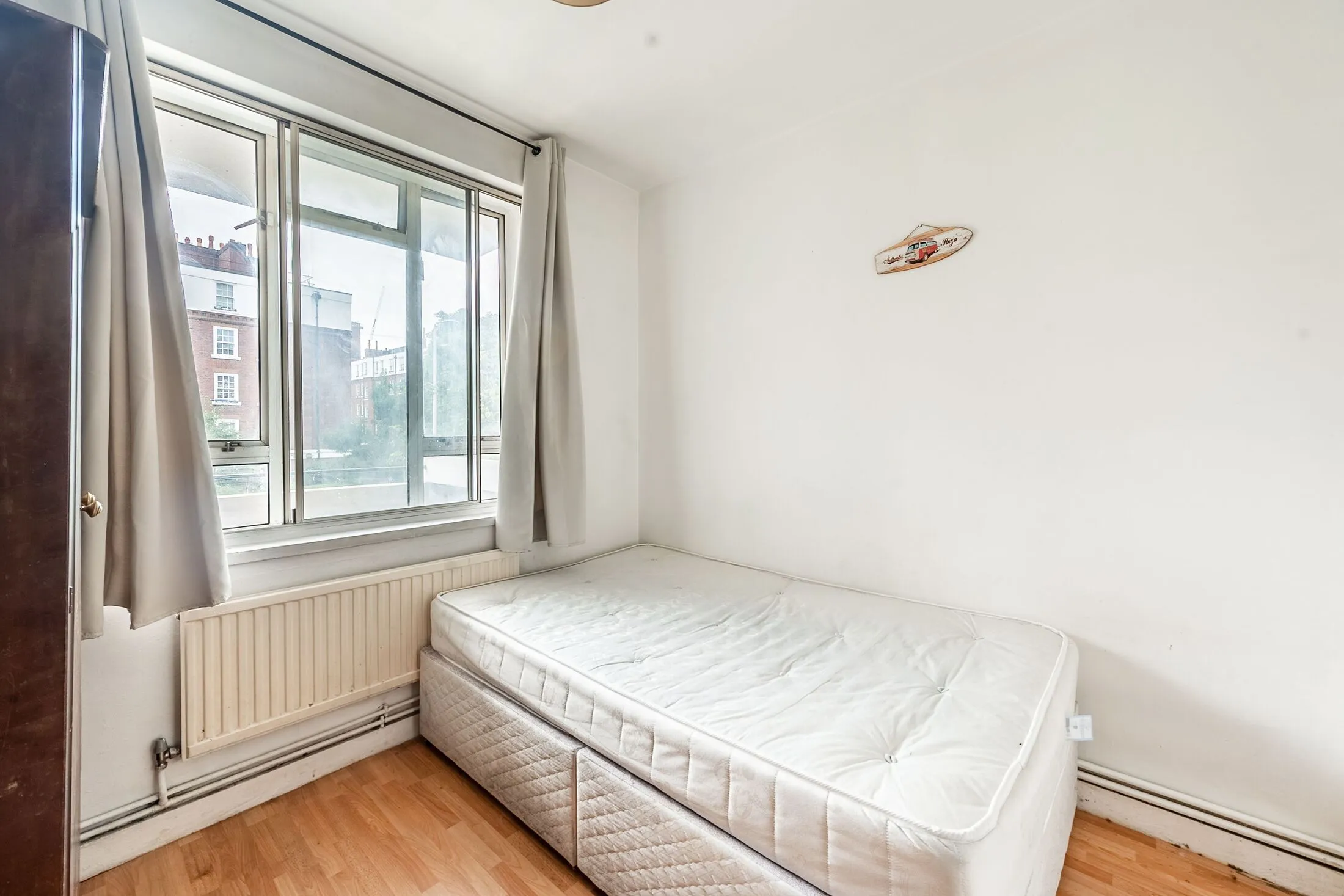 Flat Fernshaw Road in Greater London