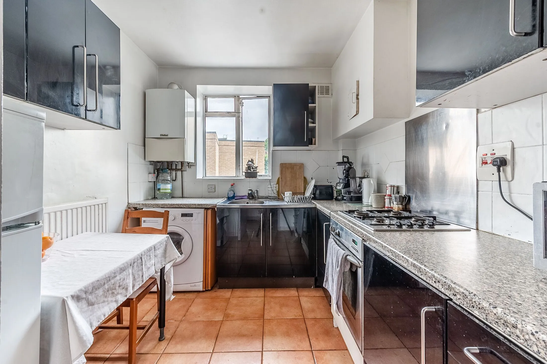 Flat Fernshaw Road in Greater London