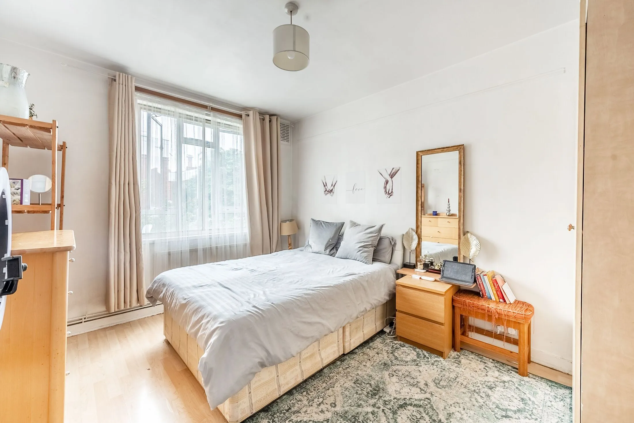 Flat Fernshaw Road in Greater London