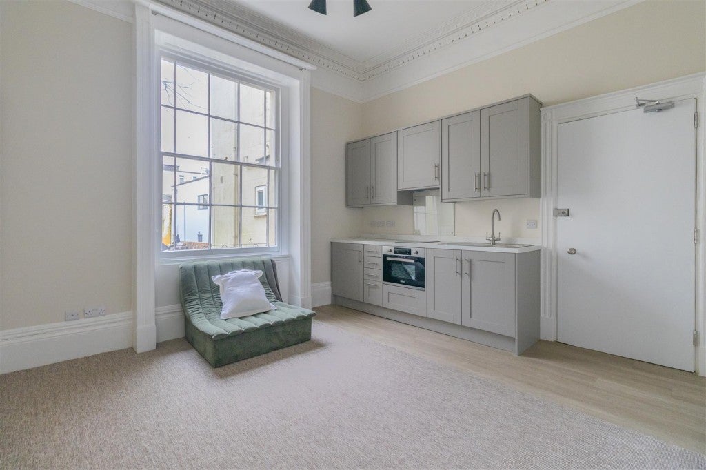 Flat Evesham Road in Cheltenham