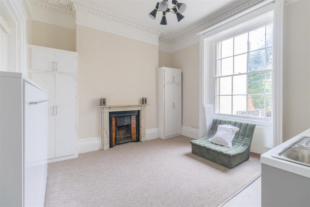 Flat Evesham Road in Cheltenham