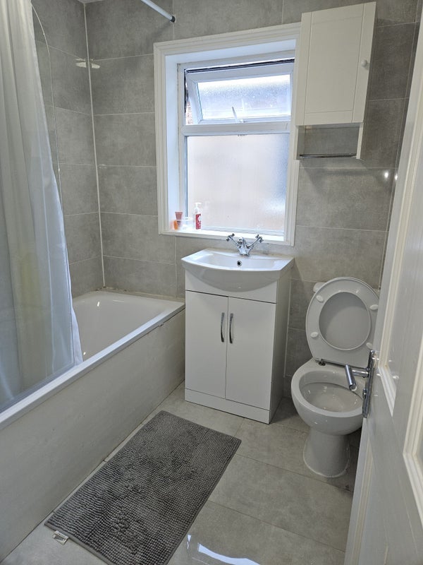 Room Amberley Grove in Greater London