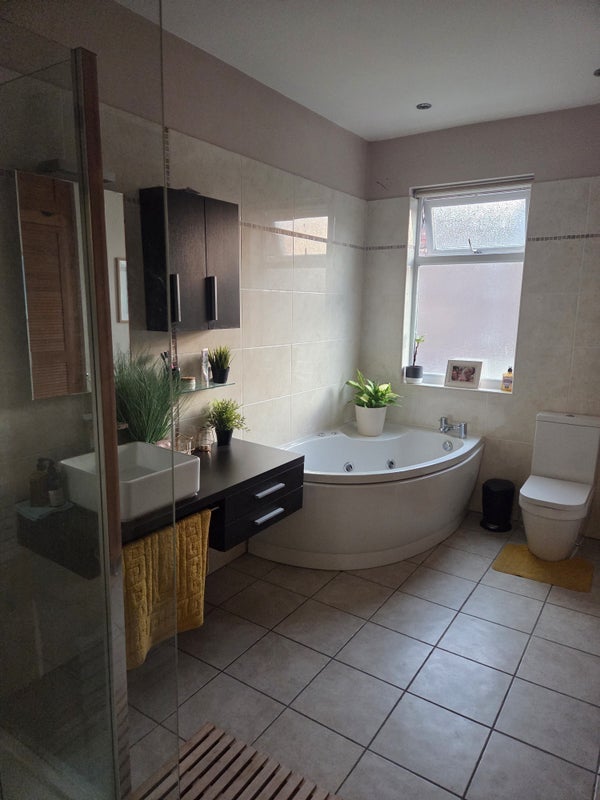 Room Glapton Road in Nottingham