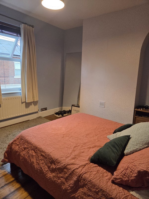 Room Glapton Road in Nottingham