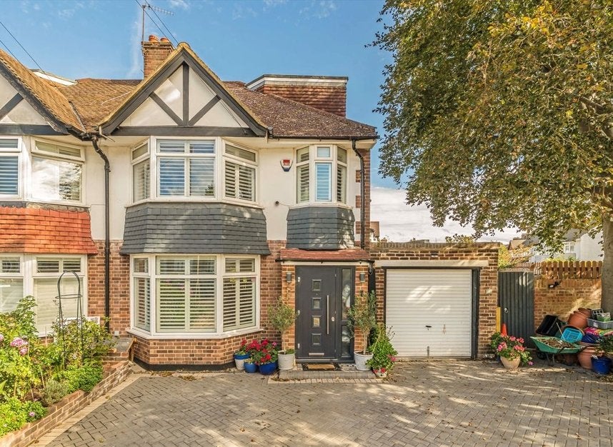 House Egerton Road in Greater London