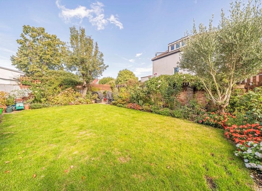 House Egerton Road in Greater London
