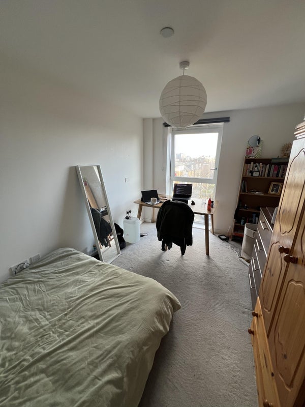 Room Seven Sisters Road in Greater London