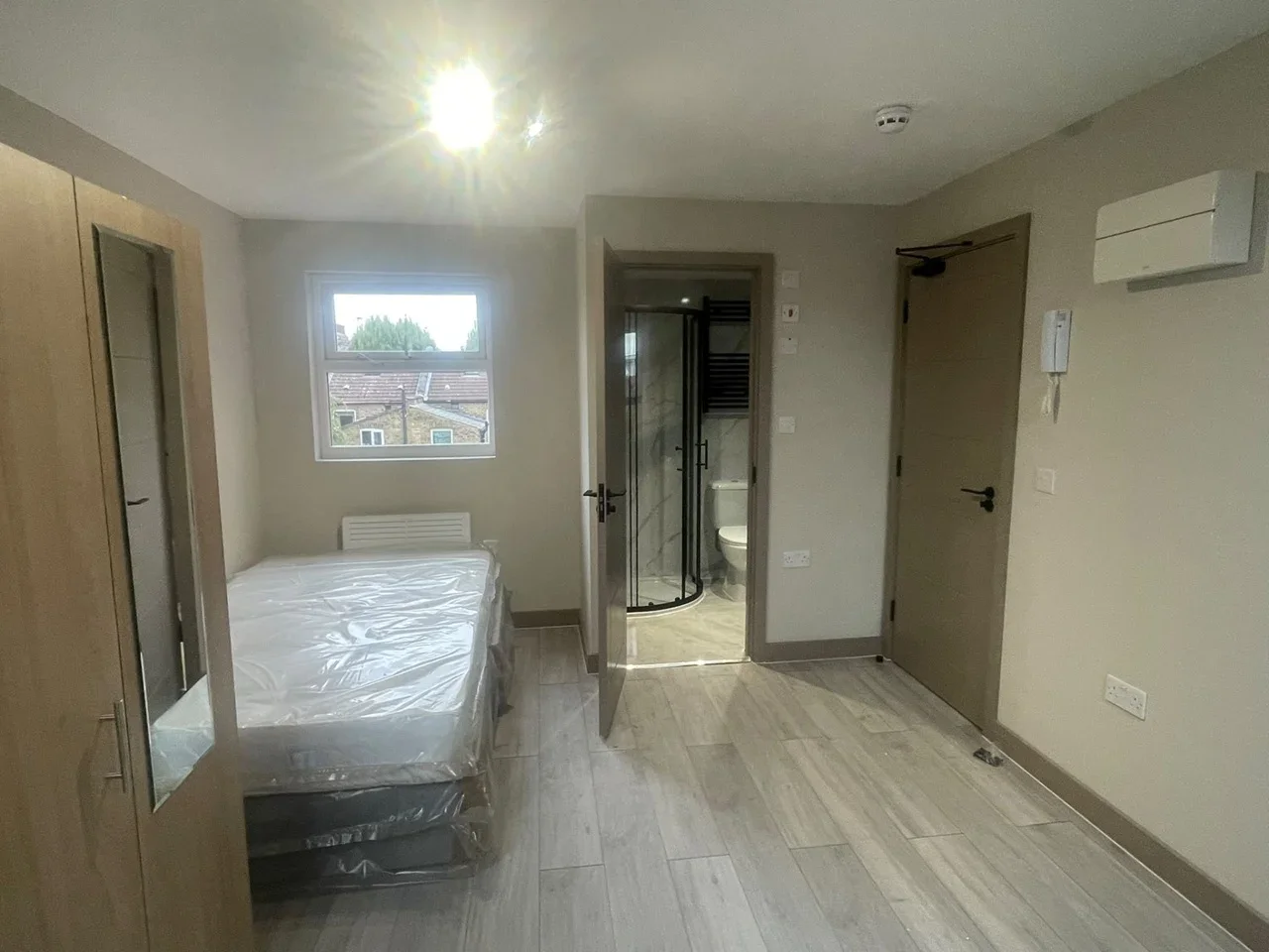 Flat Cheddington Road in Greater London