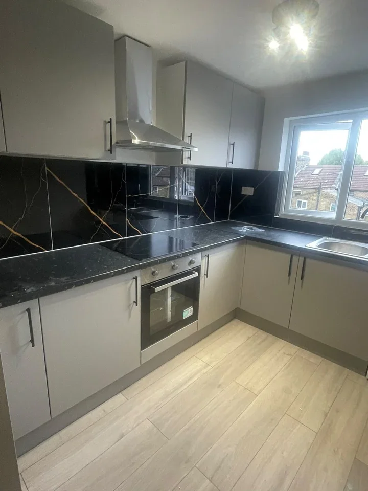 Flat Cheddington Road in Greater London