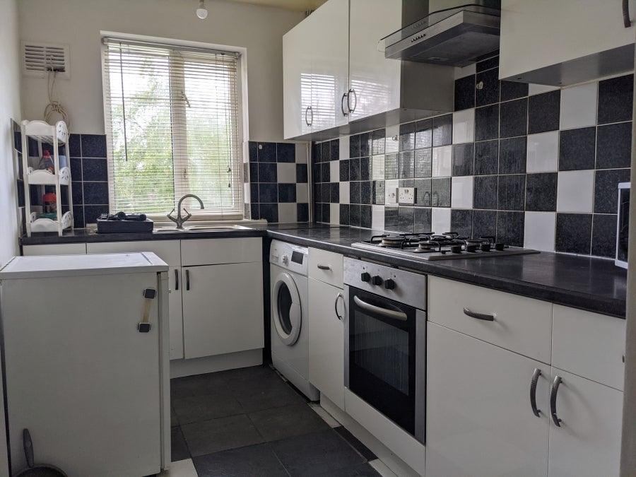 Flat Windsor Crescent in Northampton