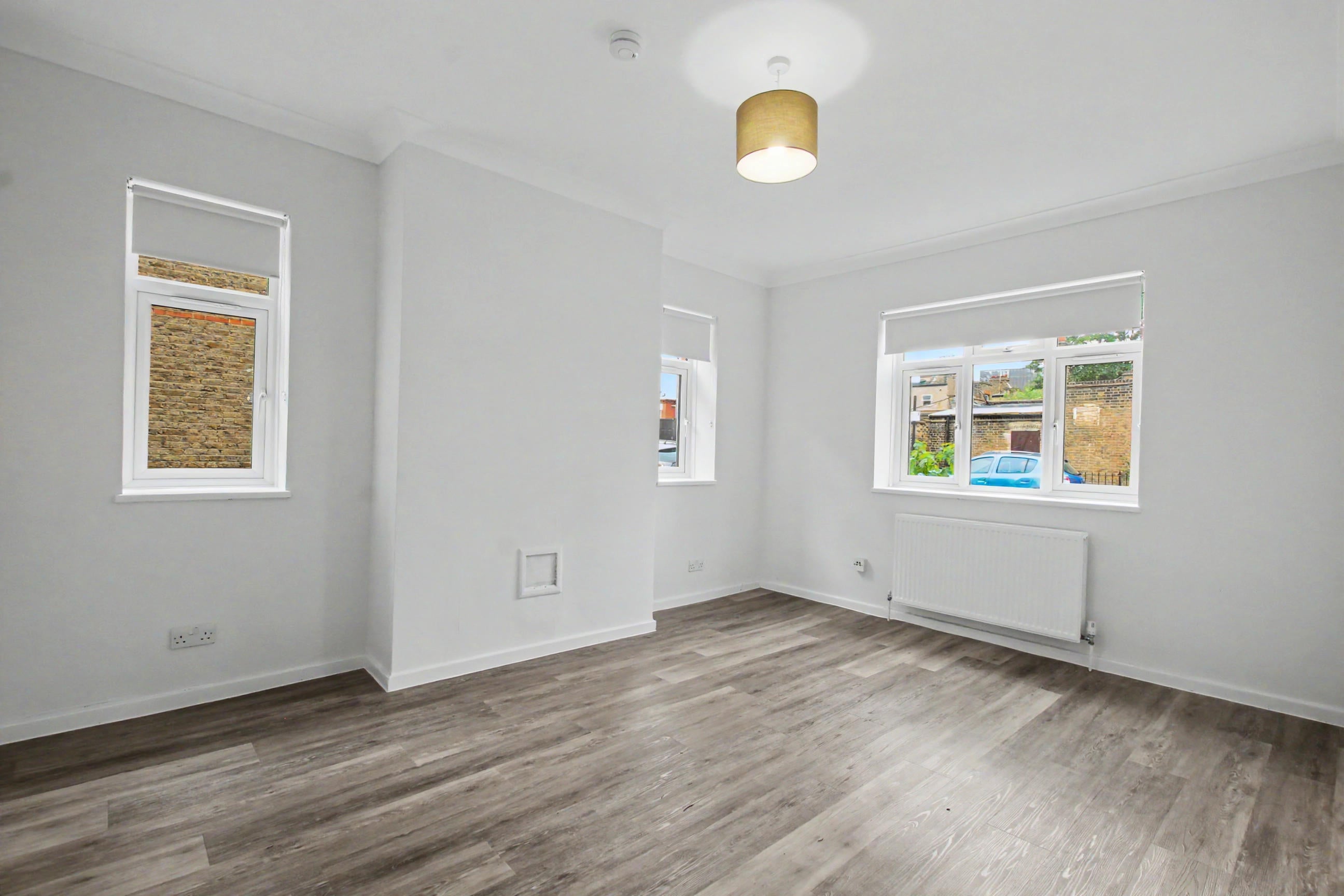 Flat Coldharbour Lane in Greater London