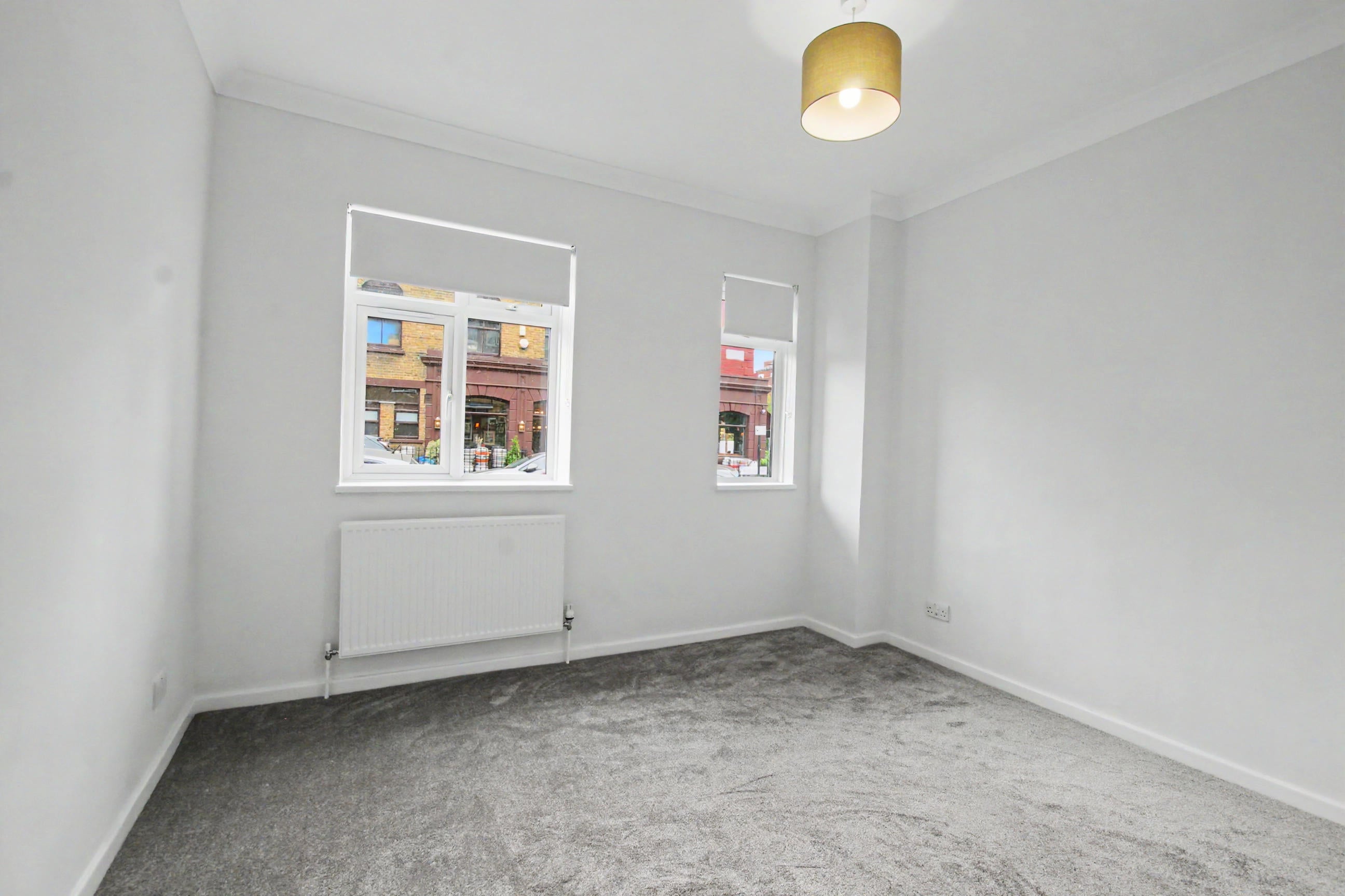 Flat Coldharbour Lane in Greater London