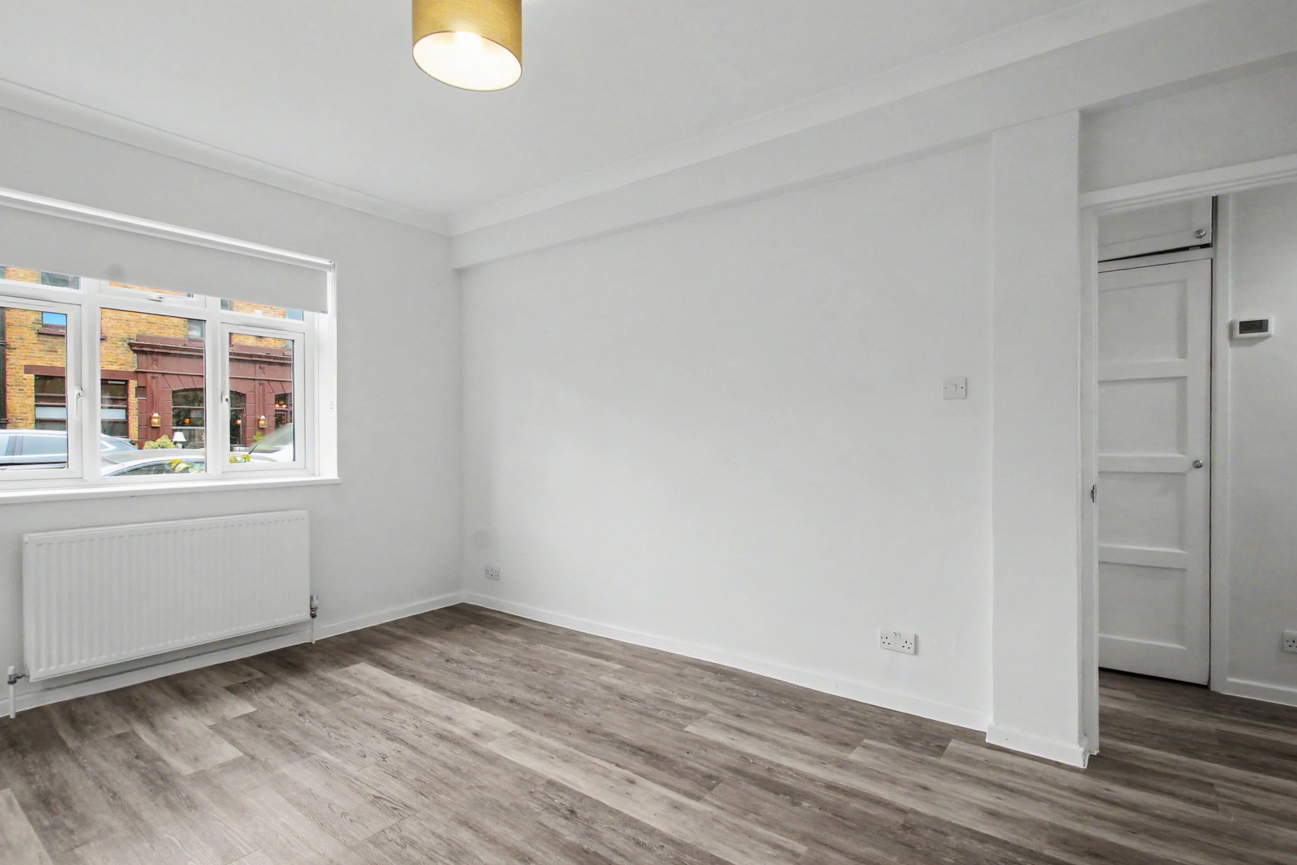 Flat Coldharbour Lane in Greater London