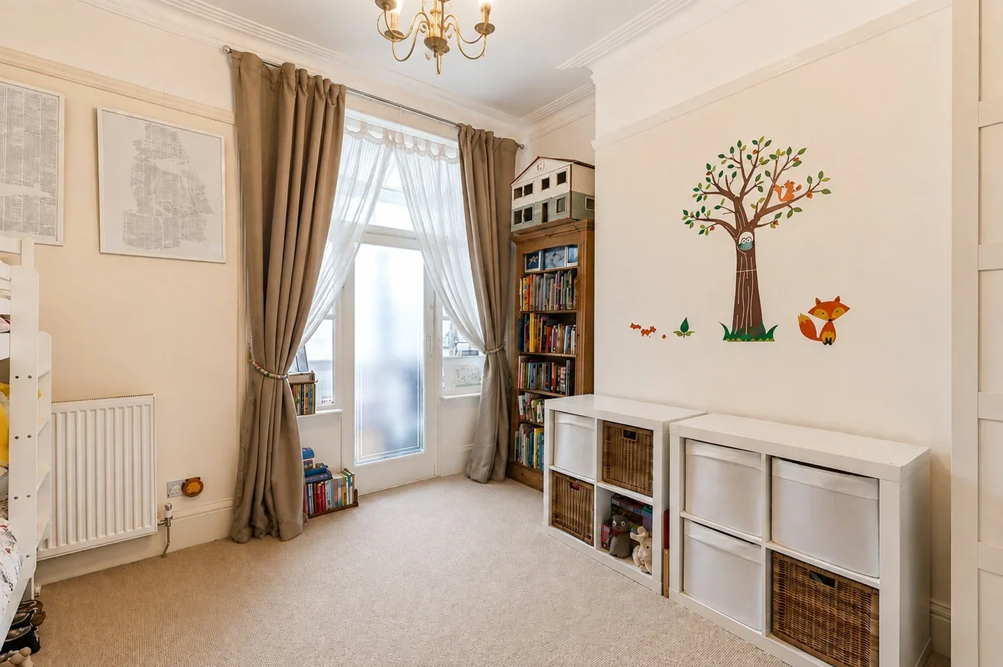 Flat Oakhill Road in Greater London