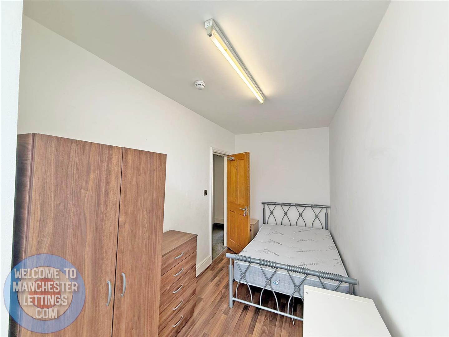 Room Everett Road in Manchester
