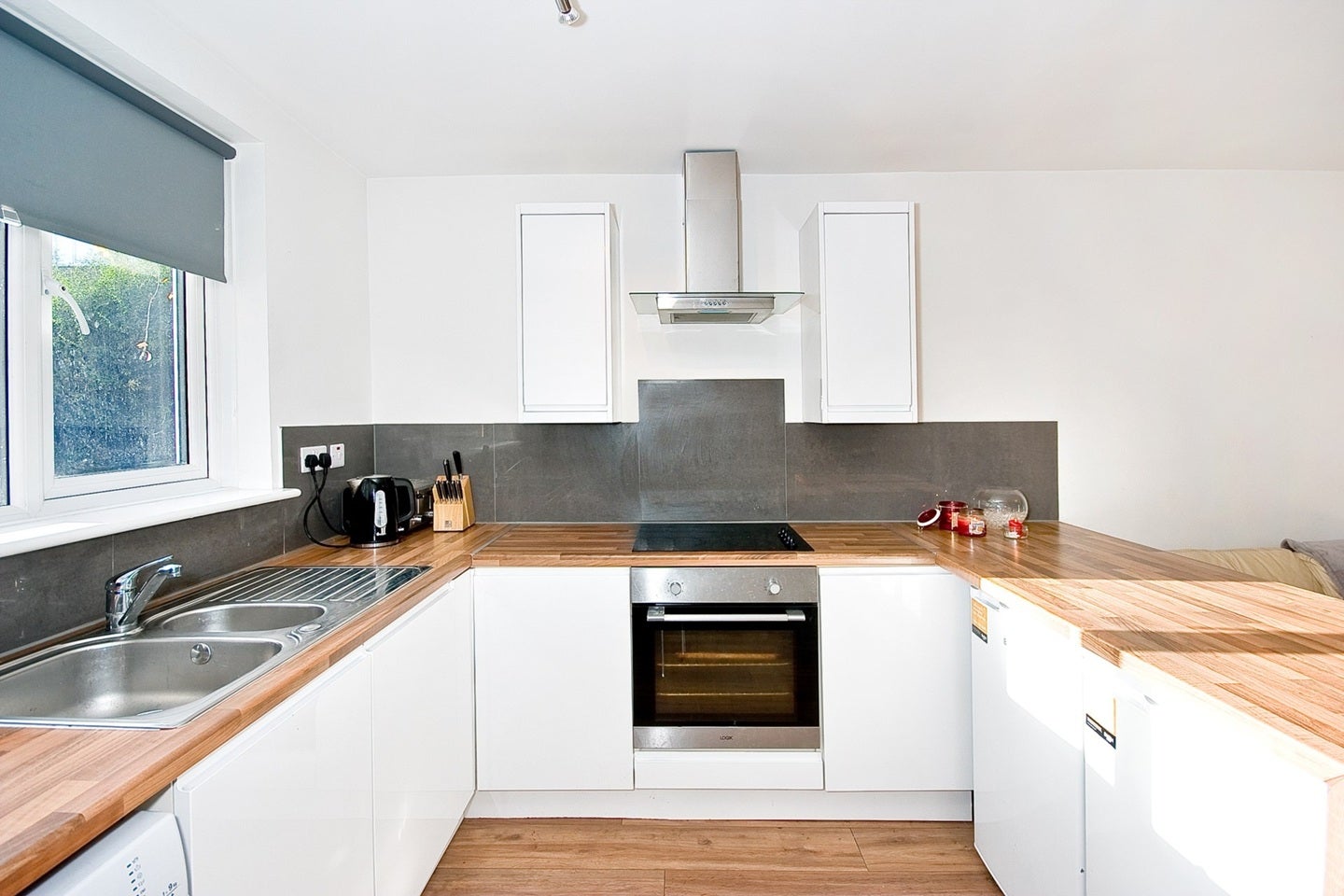 Flat Cedar Gardens in Greater London