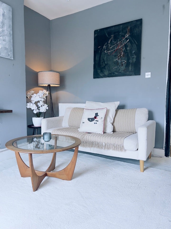 Flat Ferntower Road in Greater London