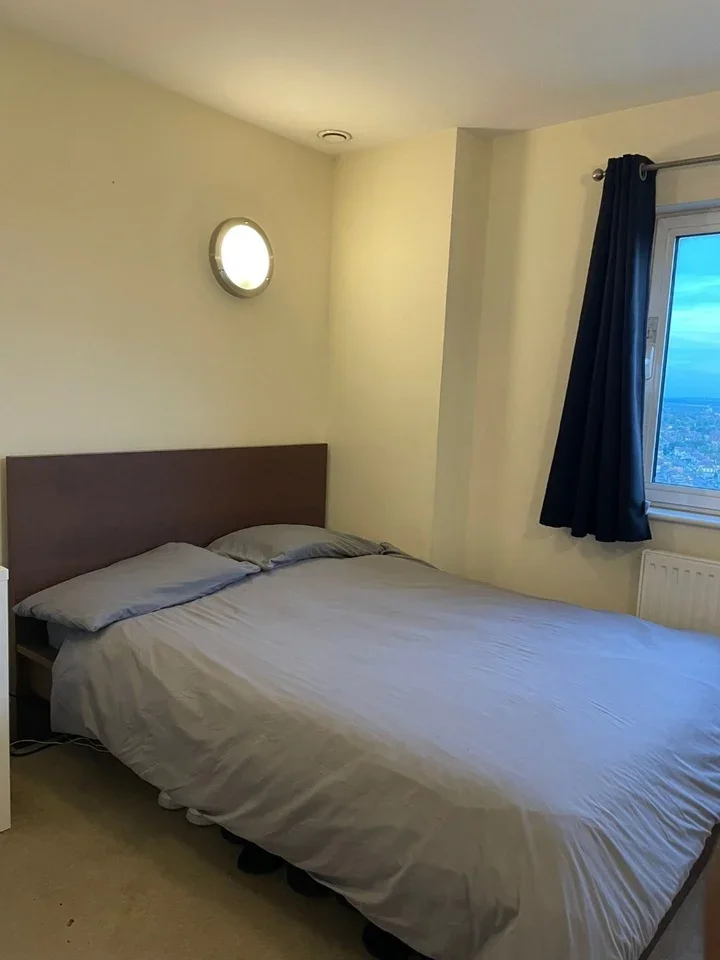 Room High Road in Greater London