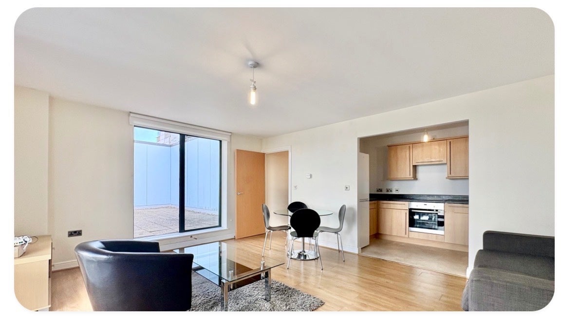 Flat Joslin Avenue in Greater London