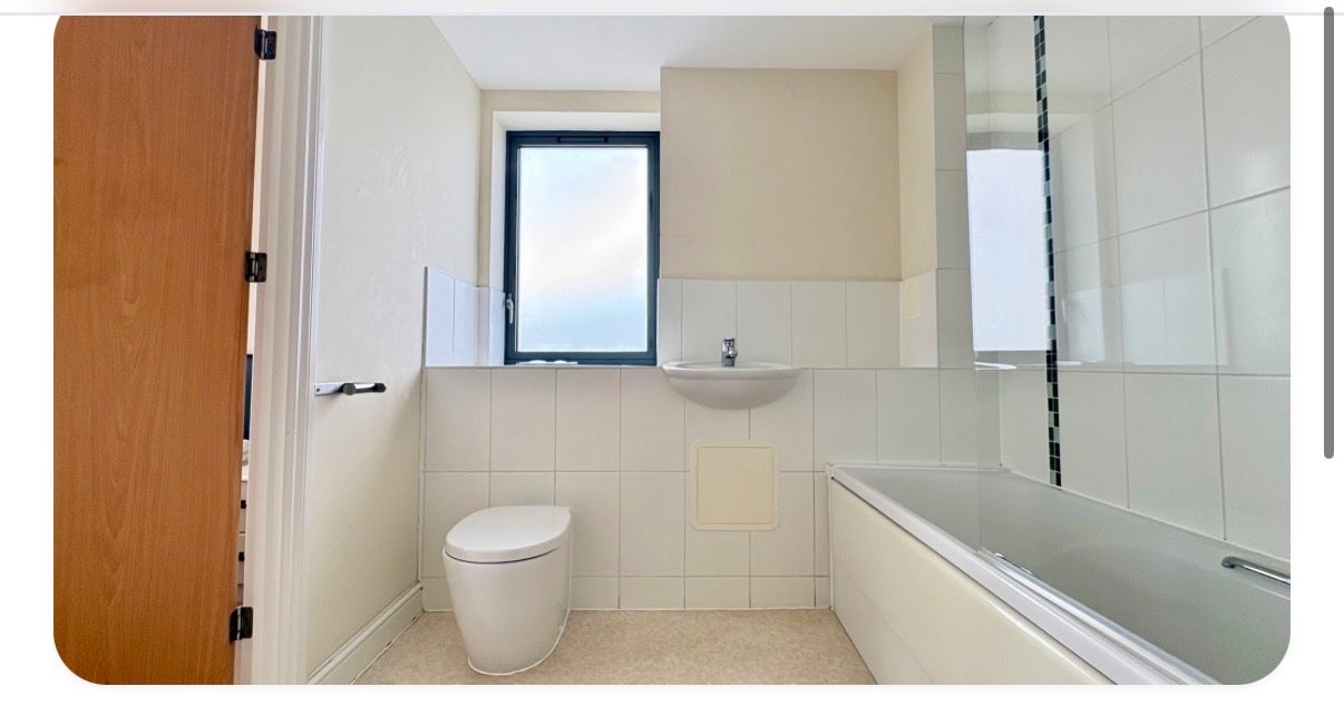Flat Joslin Avenue in Greater London