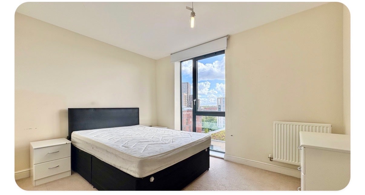 Flat Joslin Avenue in Greater London