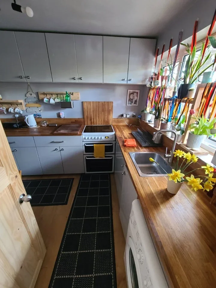 Flat Woodland Avenue in Brentwood