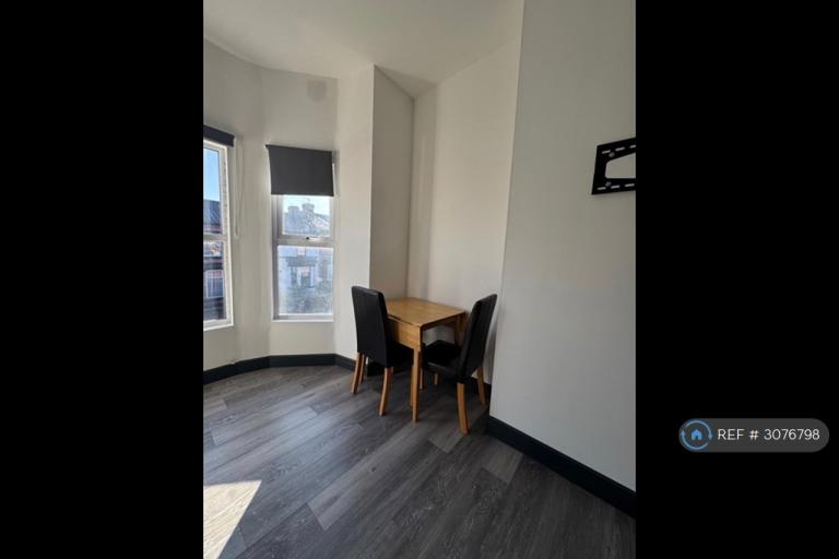 Room Boundary Road in St Helens