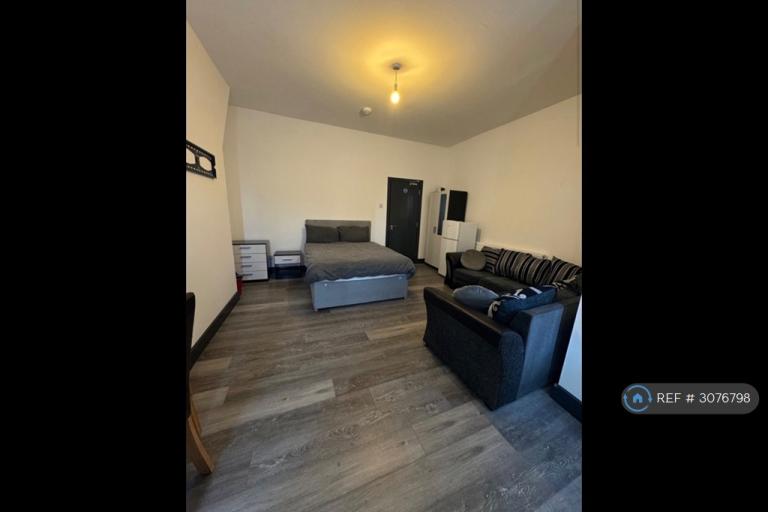 Room Boundary Road in St Helens