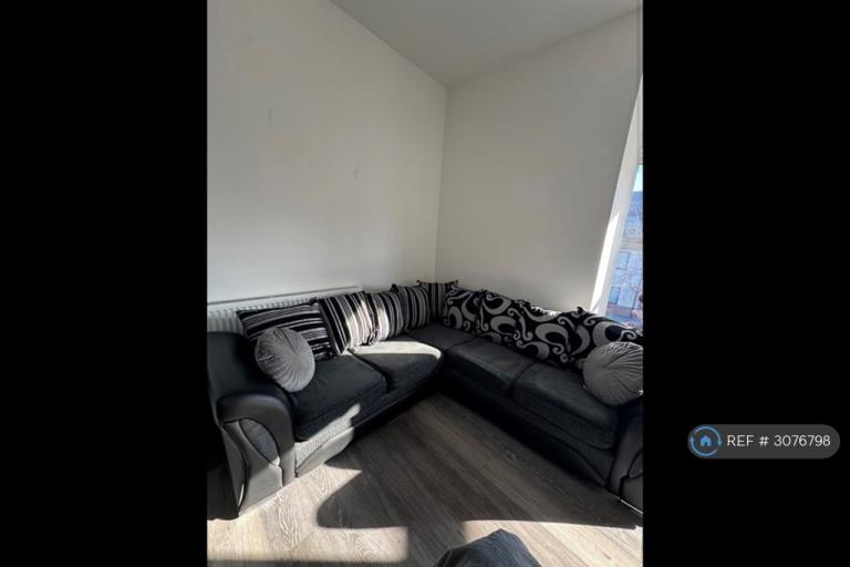 Room Boundary Road in St Helens