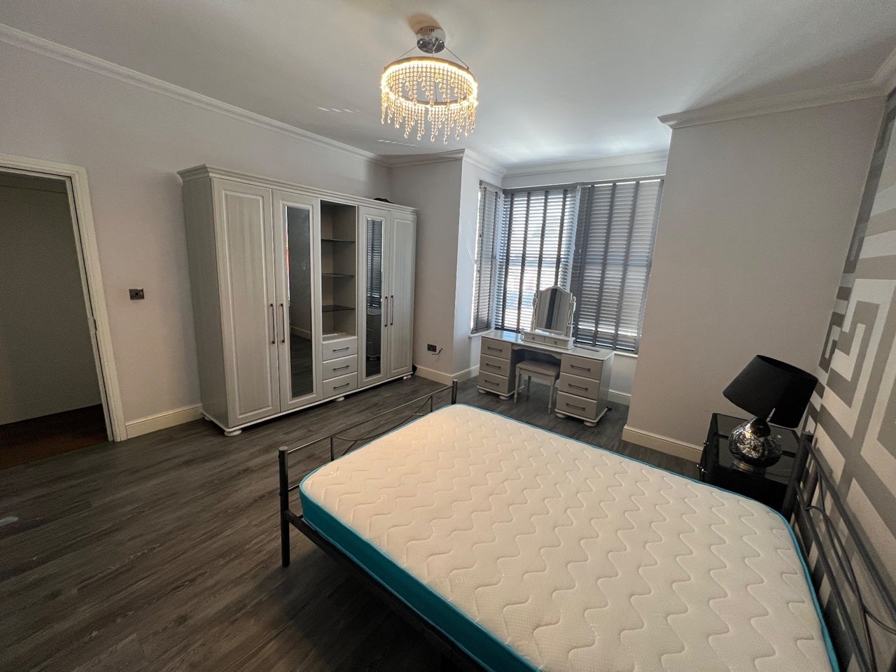 Room Lincoln Road in Peterborough