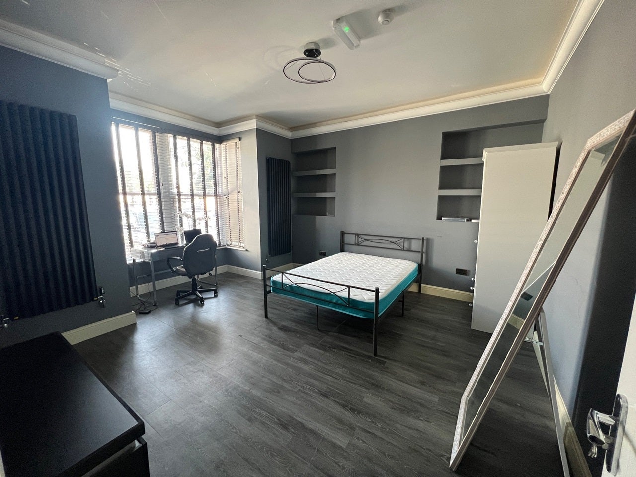 Room Lincoln Road in Peterborough