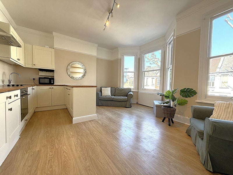 Room Acton Lane in Greater London