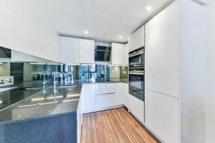 Flat New Drum Street in Greater London