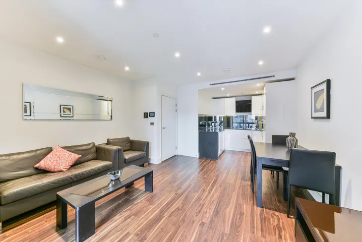 Flat New Drum Street in Greater London