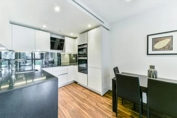 Flat New Drum Street in Greater London