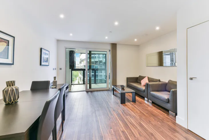 Flat New Drum Street in Greater London