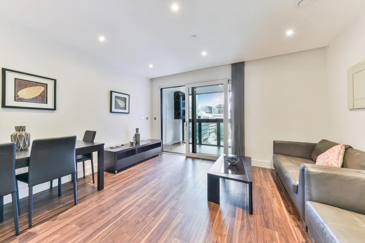 Flat New Drum Street in Greater London